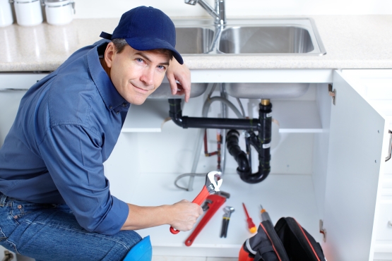Plumber in Richmond Hill repairing a pipe.